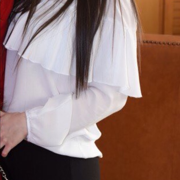 Stylish ruffle blouse 😍 - Picture 2 of 3